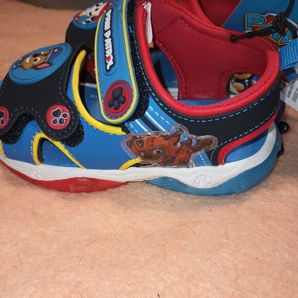 NEW Paw Patrol Toddler Boys Light-Up Sandals 8 - Picture 5 of 9